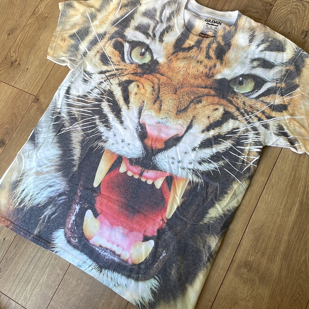 Bad@$$ tiger rawr shirt 🐯 - Picture 2 of 6